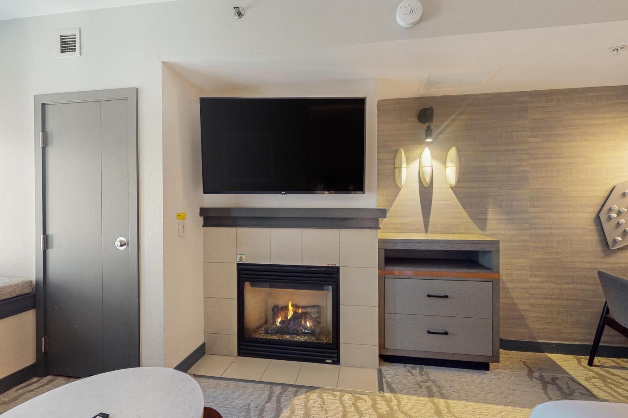 Westin 617 Apartment *
